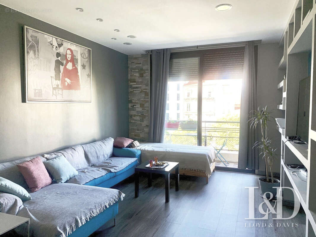 SÉJOUR AVEC BALCON SUD - Appartement à MARSEILLE-6E