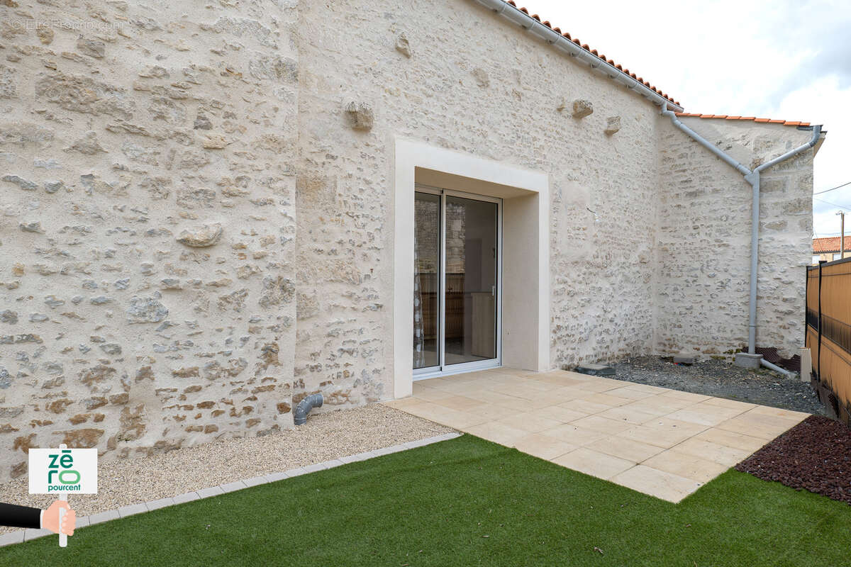 Maison à LES MAGNILS-REIGNIERS