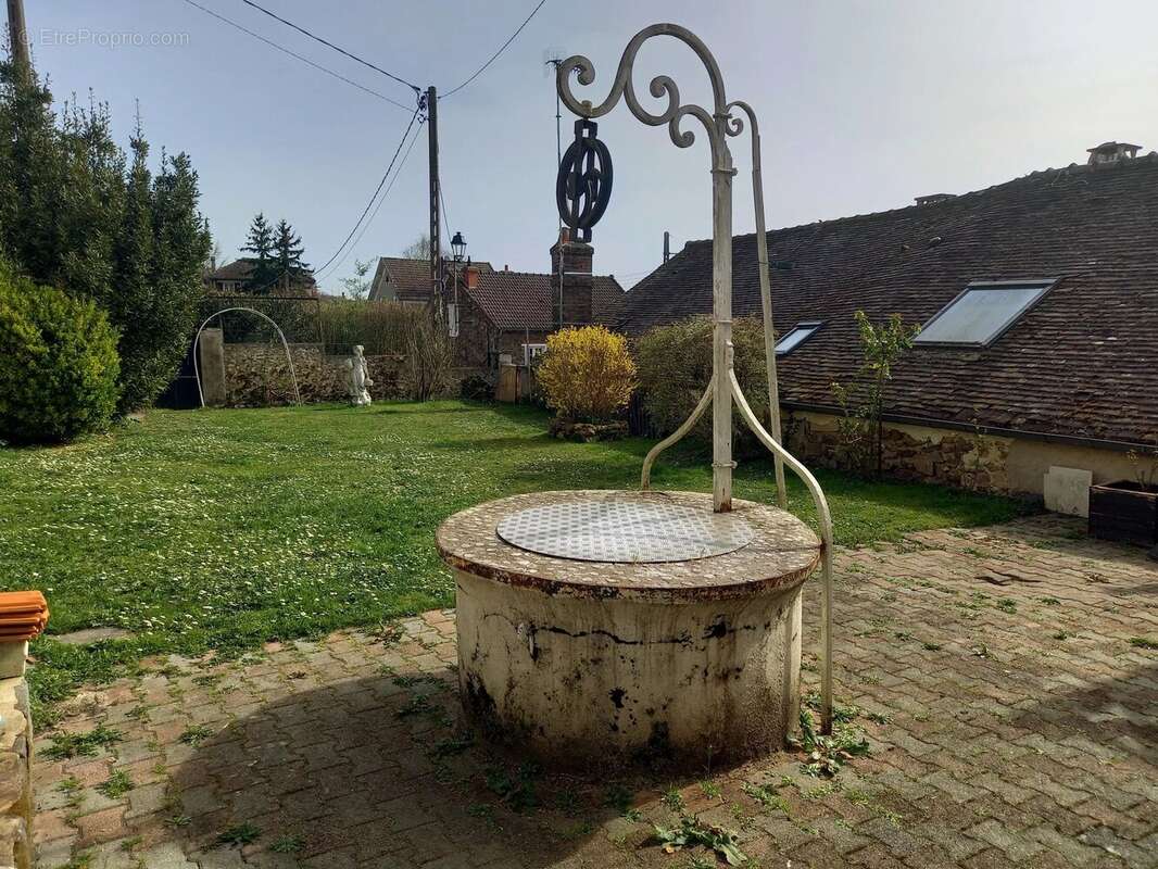 Maison à FONTAINE-LE-PORT