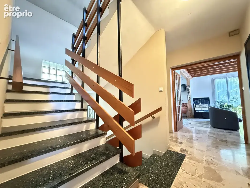 Maison familiale 7 chambres avec terrain   Neuville-sur-Ain - photo 8