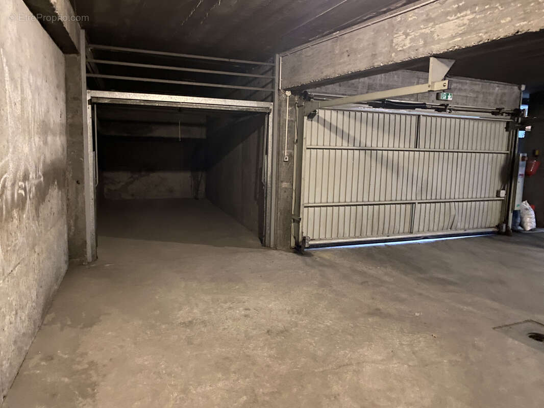 Parking à CLERMONT-FERRAND