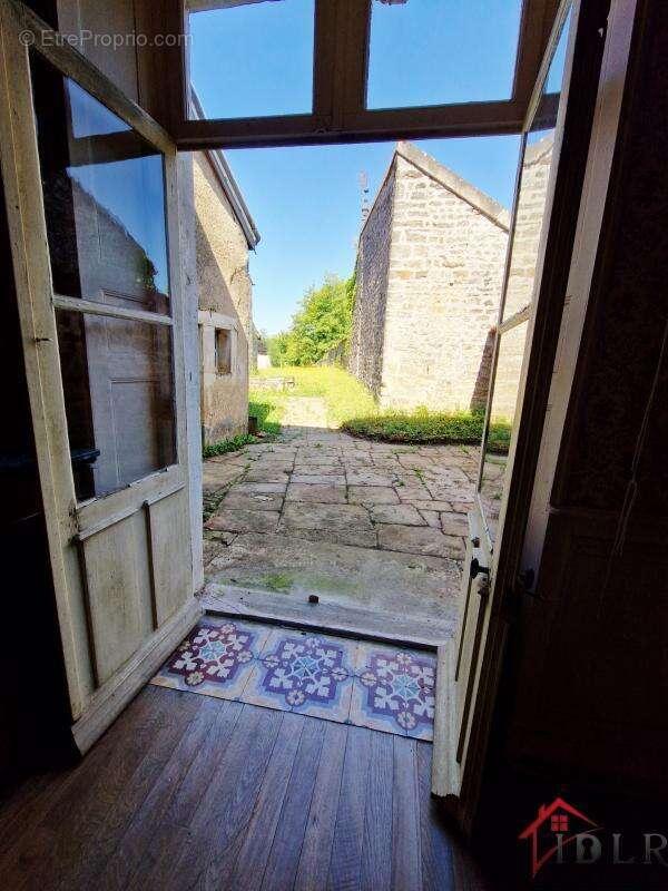 Maison à TERRE-NATALE