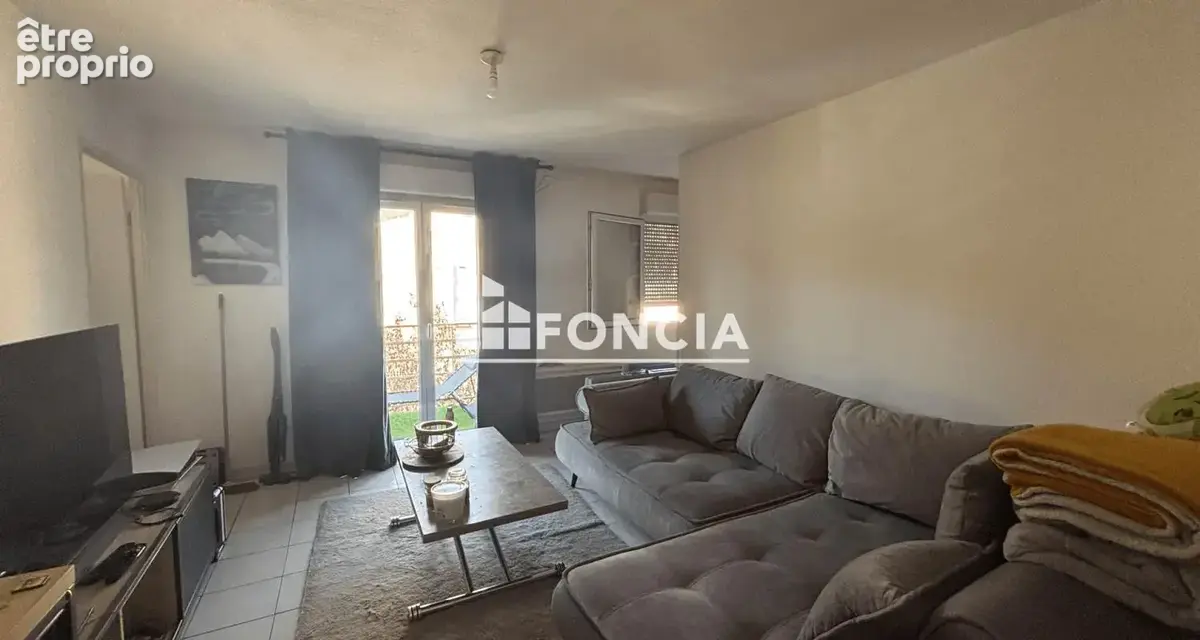 Digne, t2 bis loue avec balcon et parking - photo 2