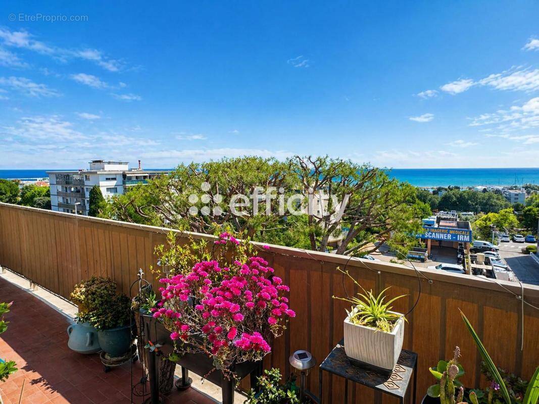 Appartement à SAINT-LAURENT-DU-VAR