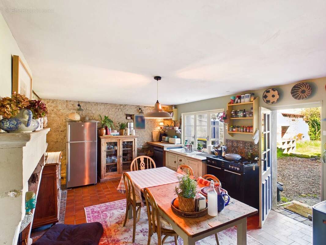 Maison à SALLES-LAVALETTE