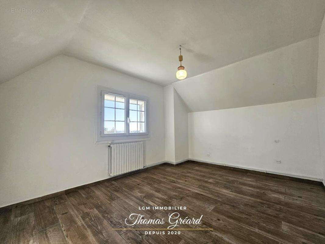 Maison familiale 155 m² – 5 chambres – Vie de plain-pied – Grand terrain clos 6 470 m² – Châteaudun - photo 9