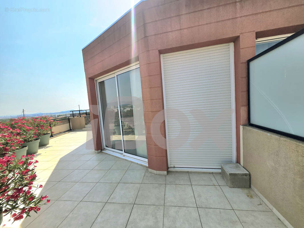 Appartement T2 en toit-terrasse avec jardin privatif   Châteaubanne - photo 7