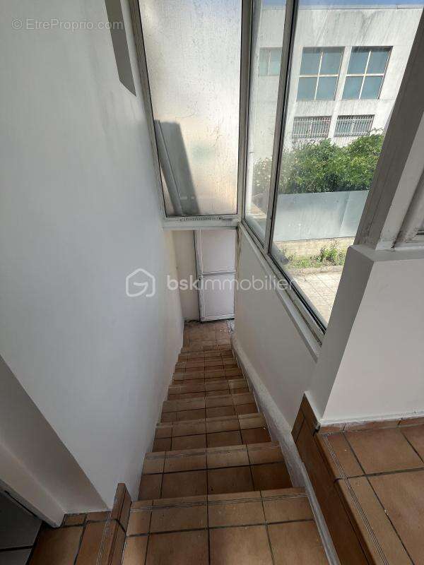 Nanterre — maison 4 chambres + dépendance 36m²  fort potentiel investisseur - photo 8