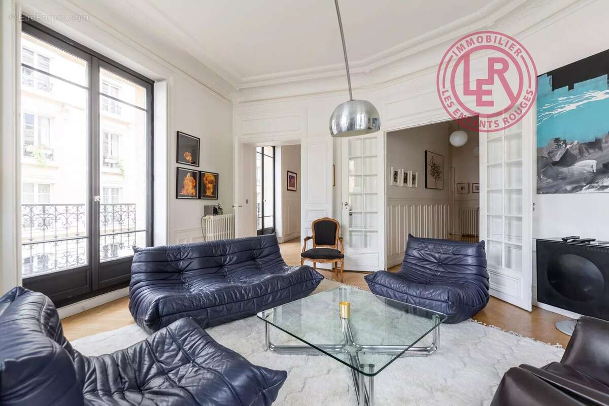 Appartement à PARIS-16E