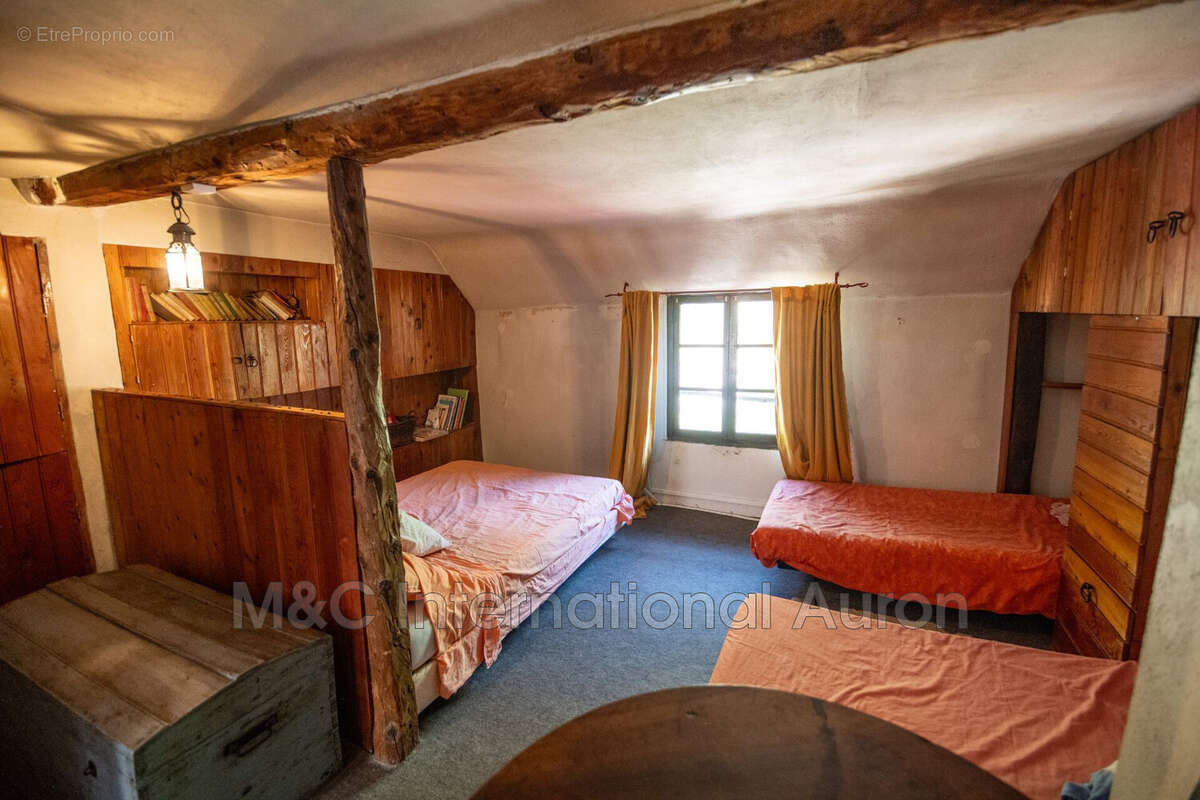 Appartement 82 m² à Saint-Etienne-De-Tinee  - photo 9