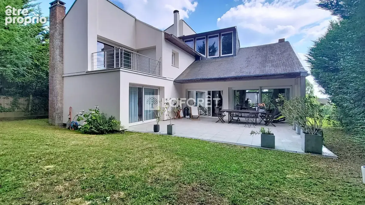 Une maison pensée autour de la lumière et des volumes. - photo 1