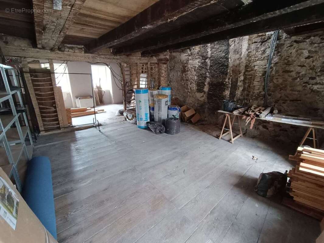 Appartement 300 m² à Correze  - photo 15