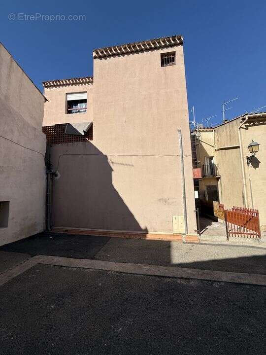 Istres - Immeuble - Centre-ville - Investissement - Appartement à ISTRES