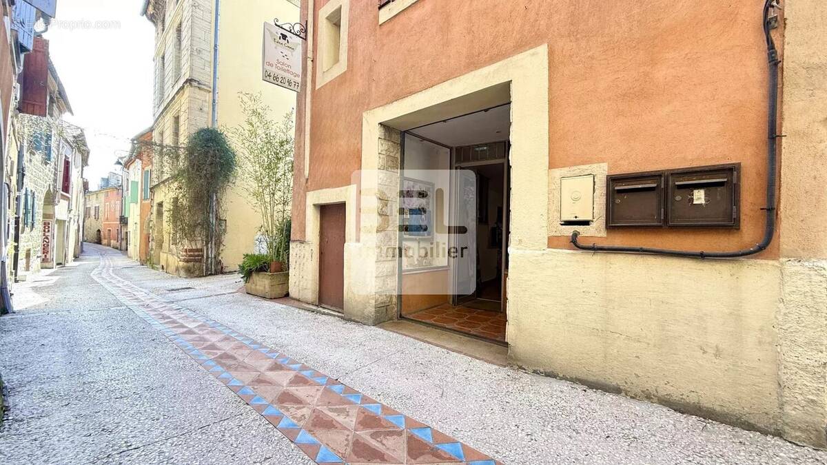 Commerce à SAINT-QUENTIN-LA-POTERIE