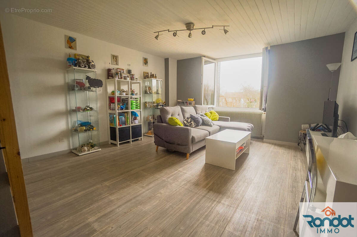 Maison à FONTAINE-FRANCAISE