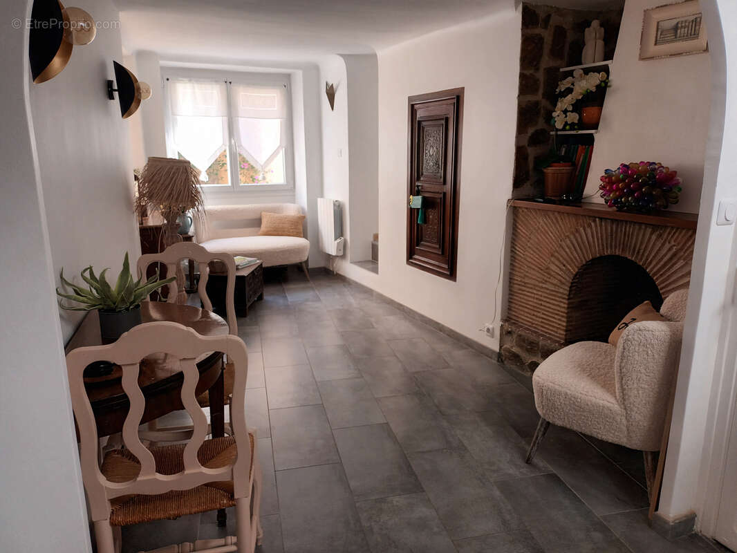 Maison à BORMES-LES-MIMOSAS