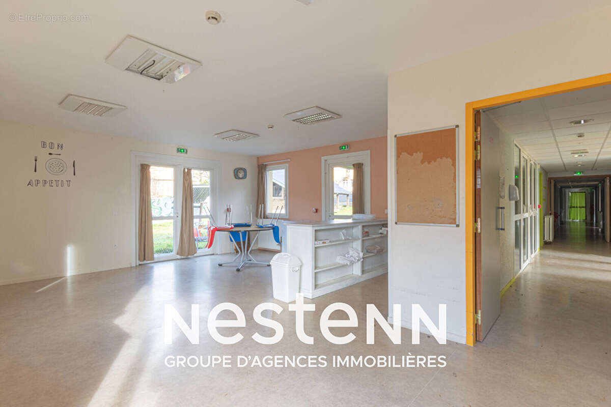 Ensemble immobilier de 8 bâtiments dont 2 maisons, 2300 m2 de surface utile sur 3 hectatres - photo 18