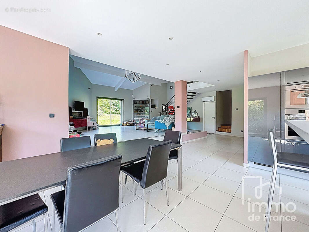 Maison à CHATILLON-EN-MICHAILLE