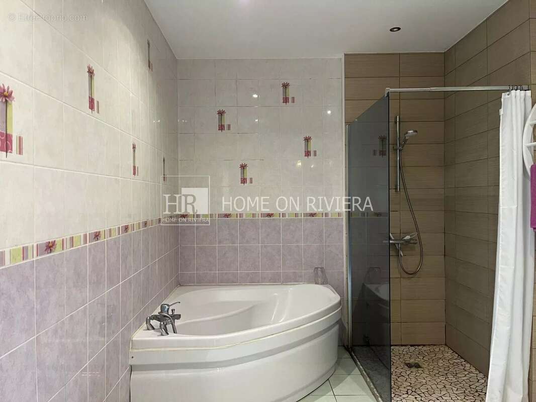 Commerce à SAINT-SATUR