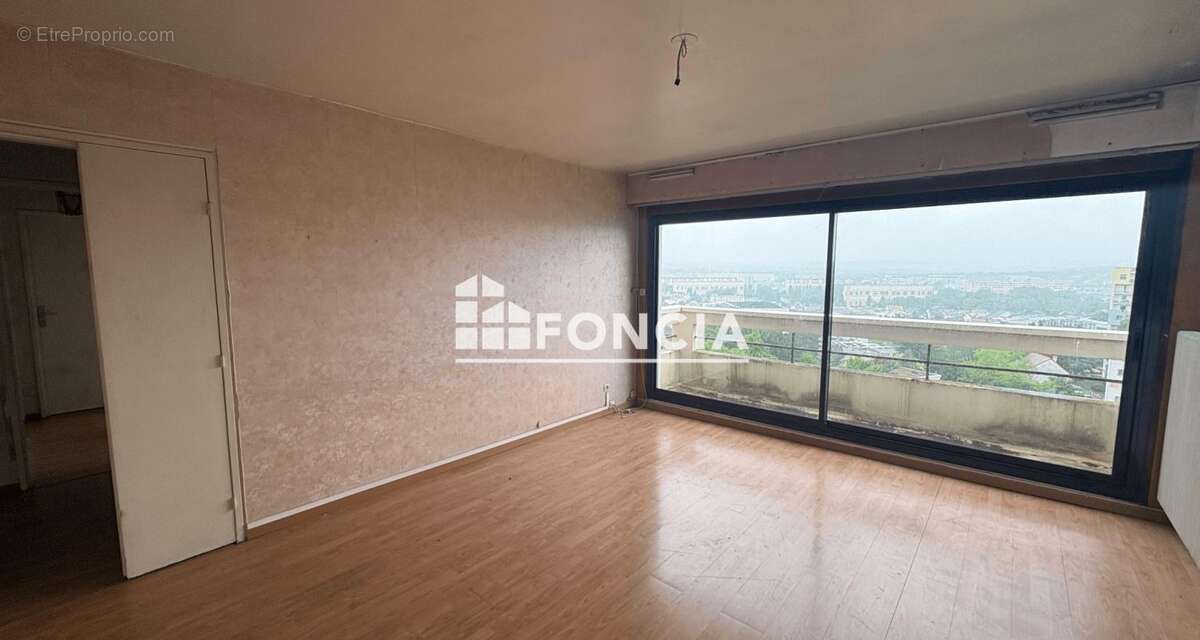 Appartement à FRESNES