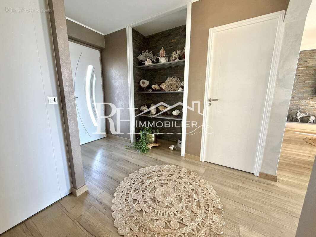Maison rénovée - proche commerces et plage - photo 2