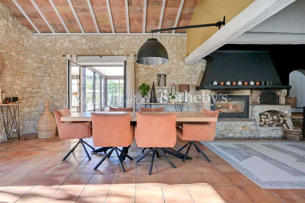 Maison familiale de 200 m² sur 6 256 m² de terrain - à proximité d'Aix-en-Provence - photo 5