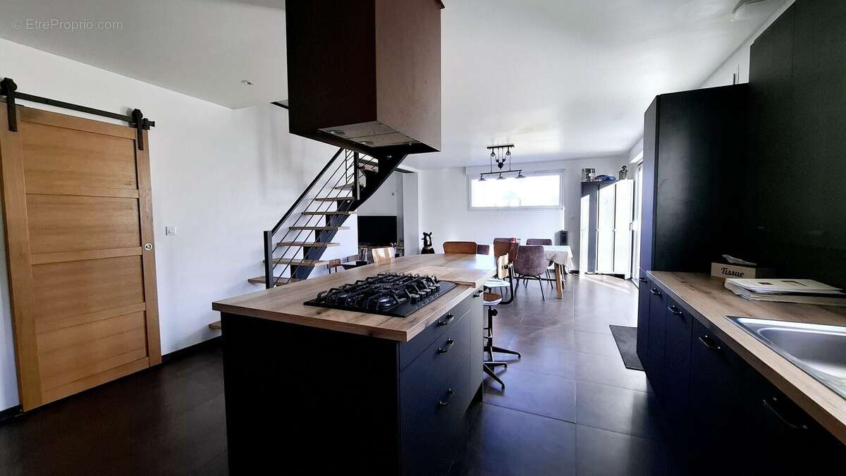 Maison à TREDREZ-LOCQUEMEAU