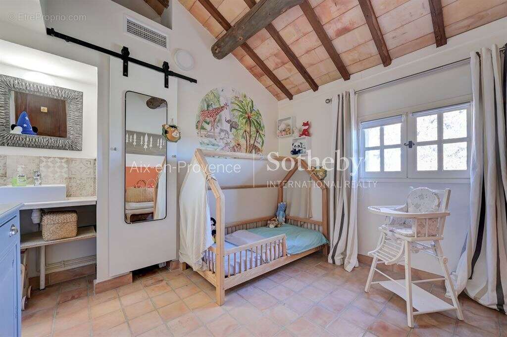 Maison familiale de 200 m² sur 6 256 m² de terrain - à proximité d'Aix-en-Provence - photo 14