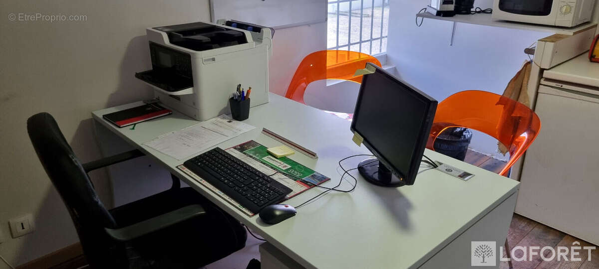 Commerce à AMBARES-ET-LAGRAVE