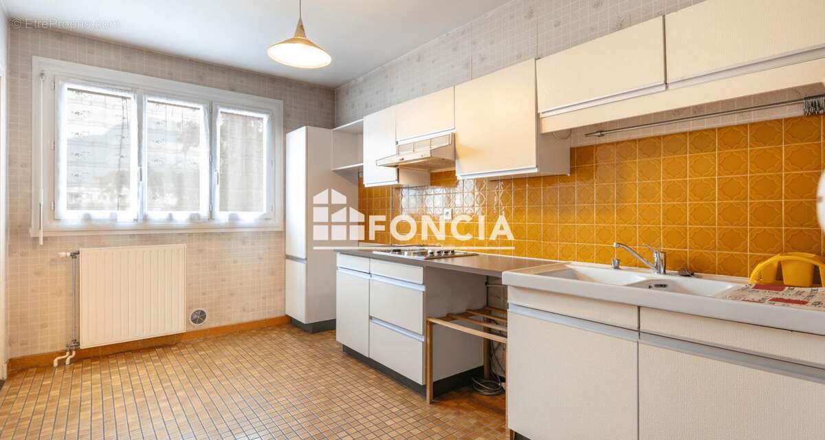 Appartement à SAINT-MARTIN-D'HERES