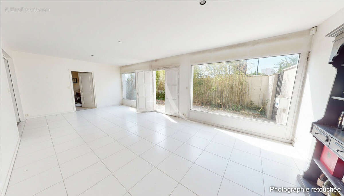 Maison de plain-pied à vendre. Grand séjour 100 m², 3 chambres, 2 garages - photo 6