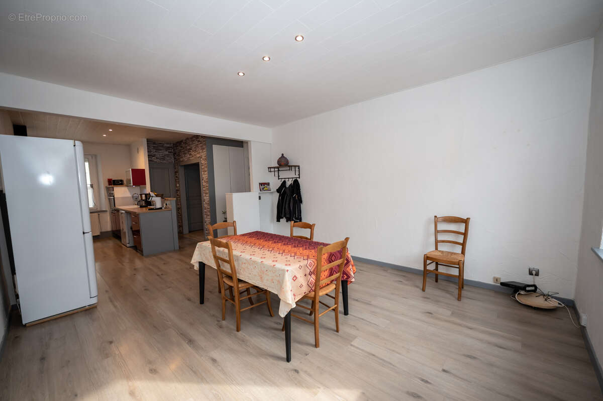 Appartement à FRASNE