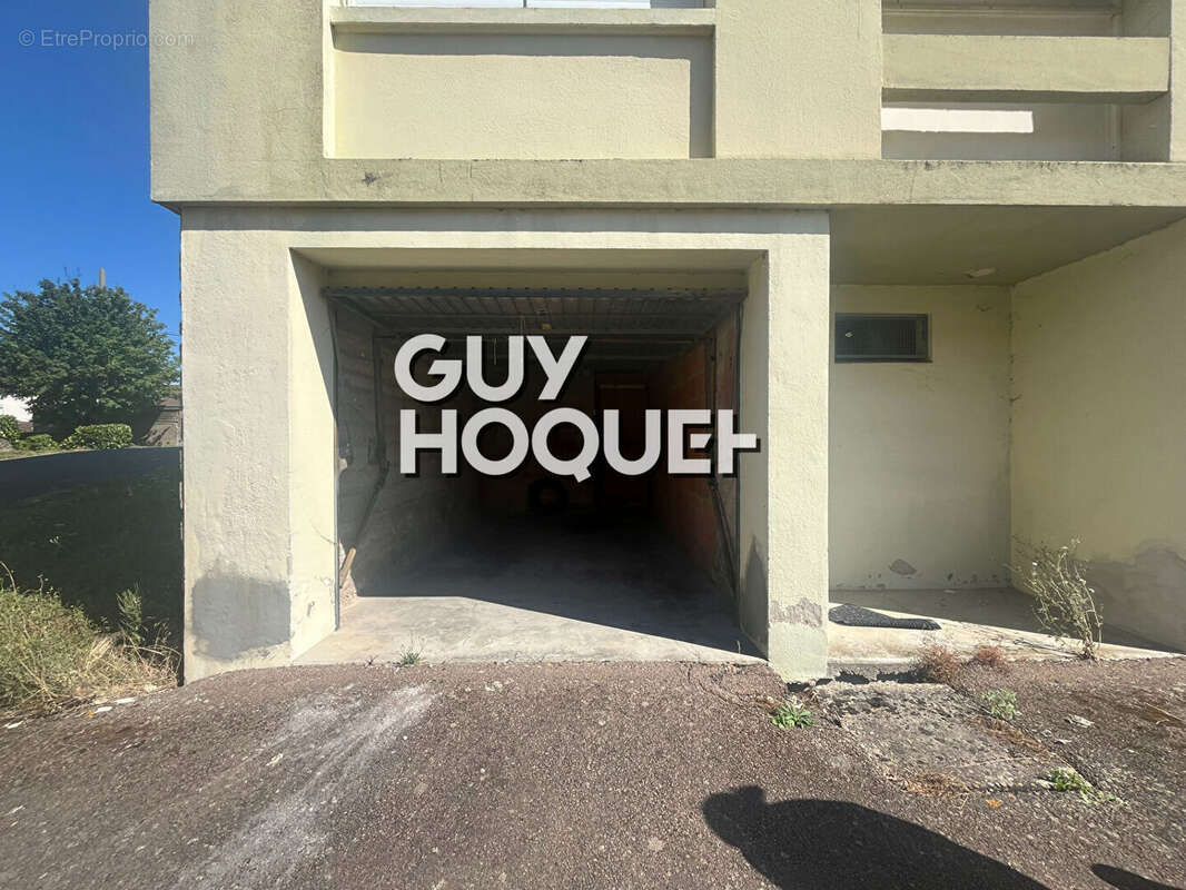 Parking à PARAY-LE-MONIAL