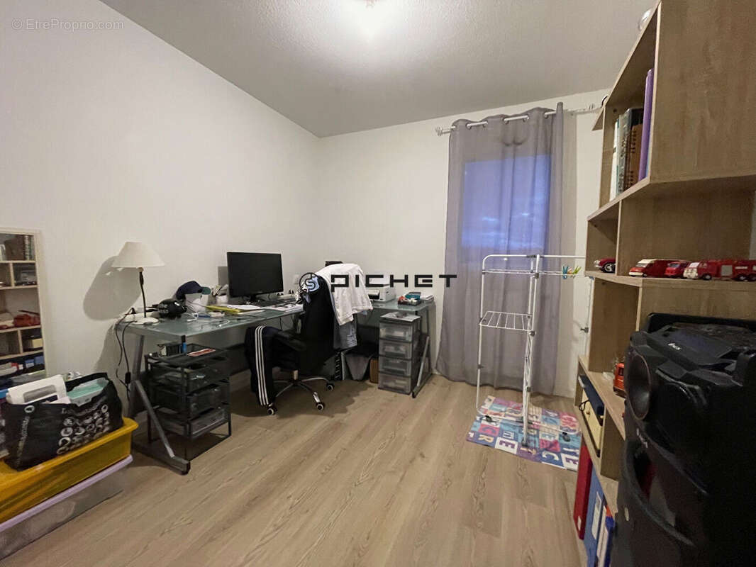 Appartement à LONS
