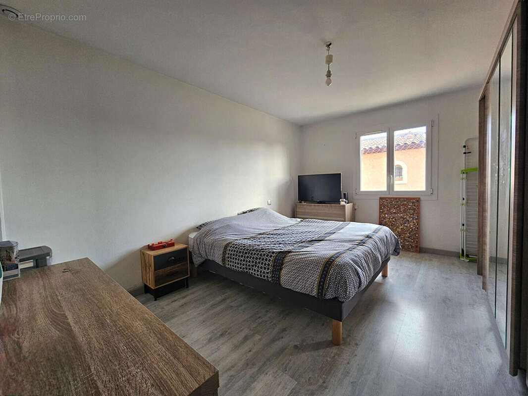 Appartement à LA CRAU