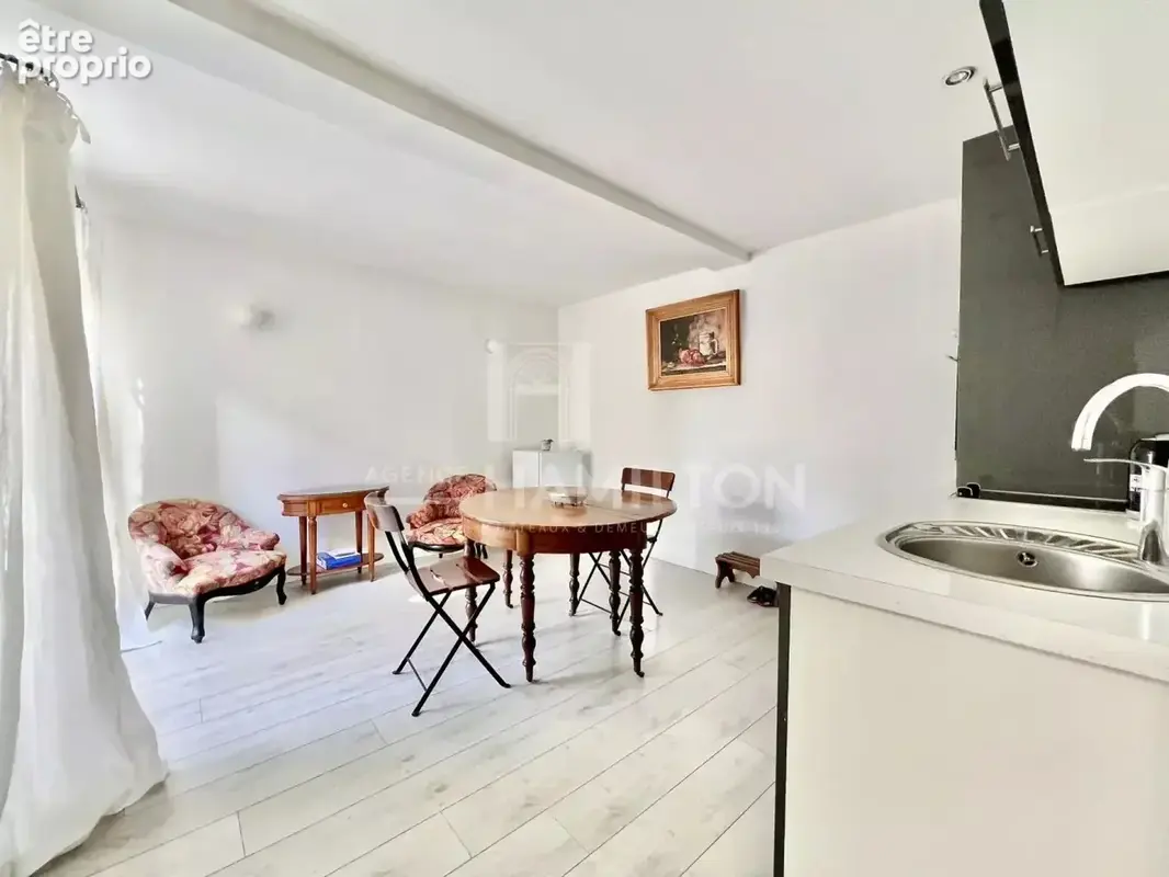 Boutique et appartement centre du village - photo 3