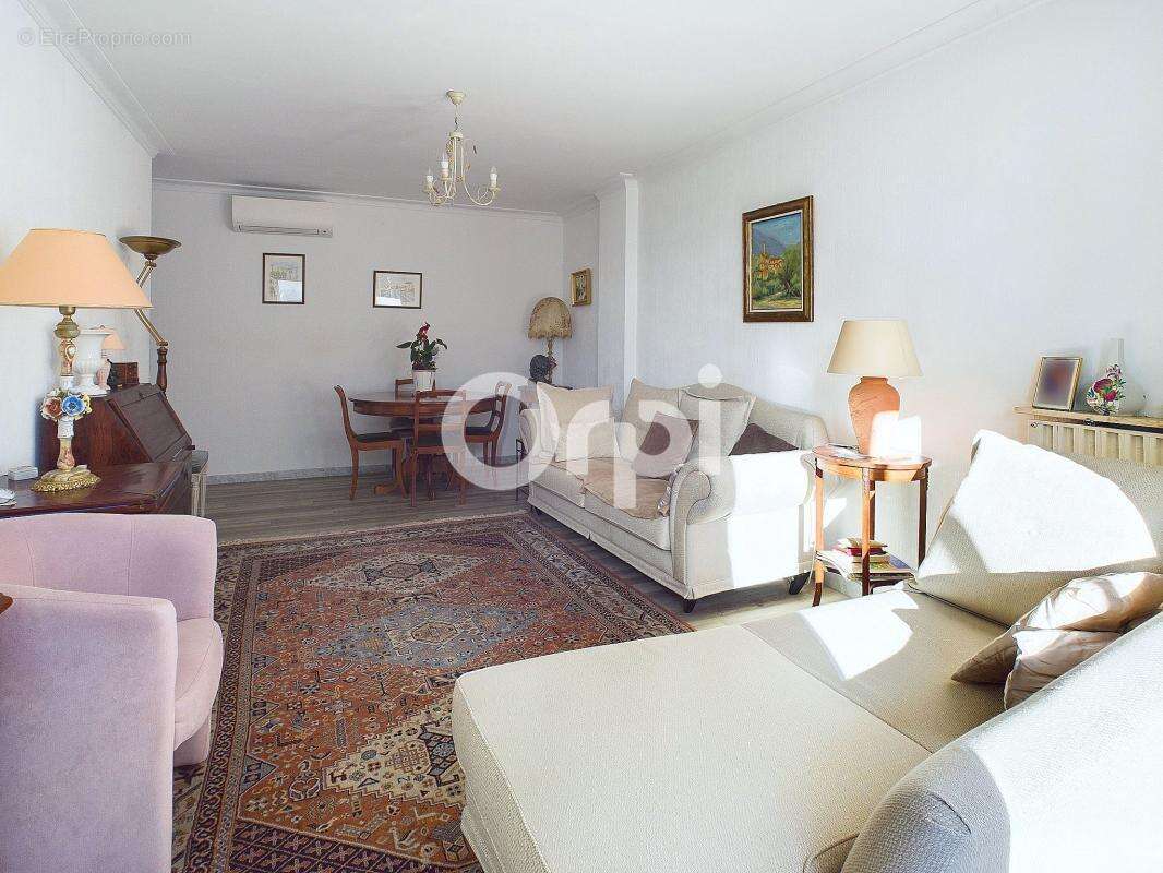 Appartement à MANDELIEU-LA-NAPOULE