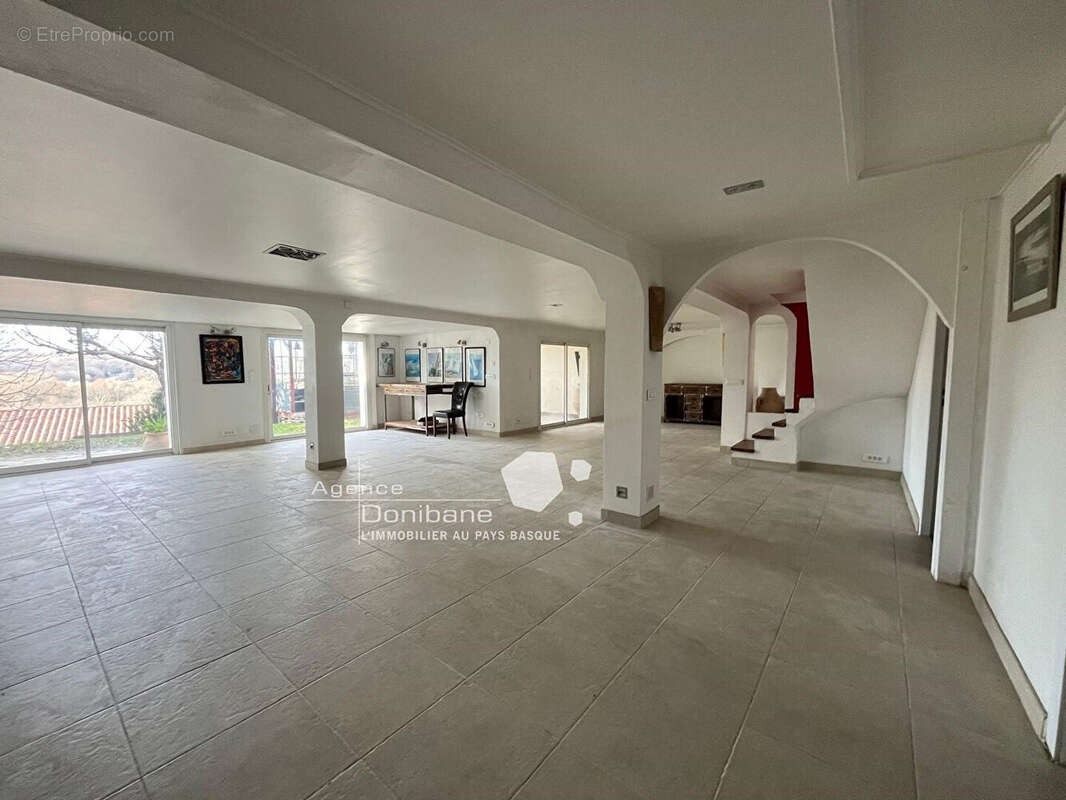 Maison à BASSUSSARRY