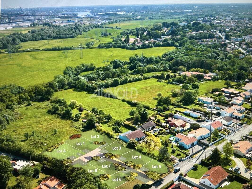 Terrain à BOUGUENAIS