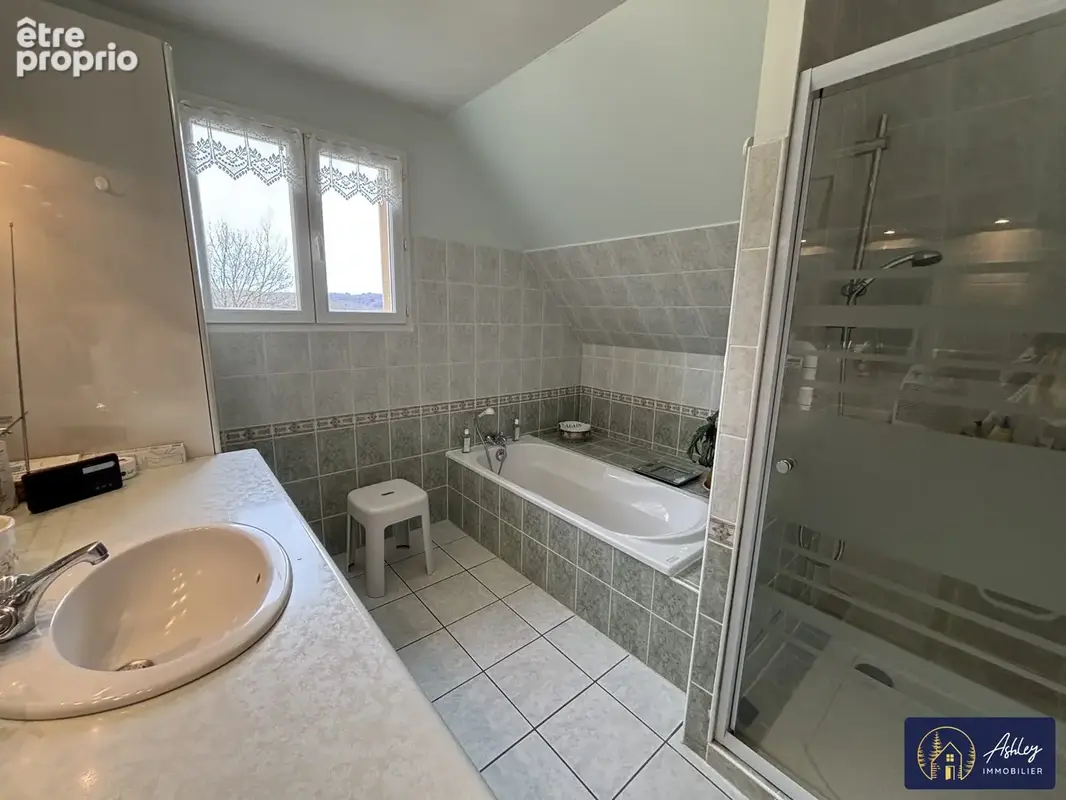 Maison 8 pièces LANOBRE (Cantal) 