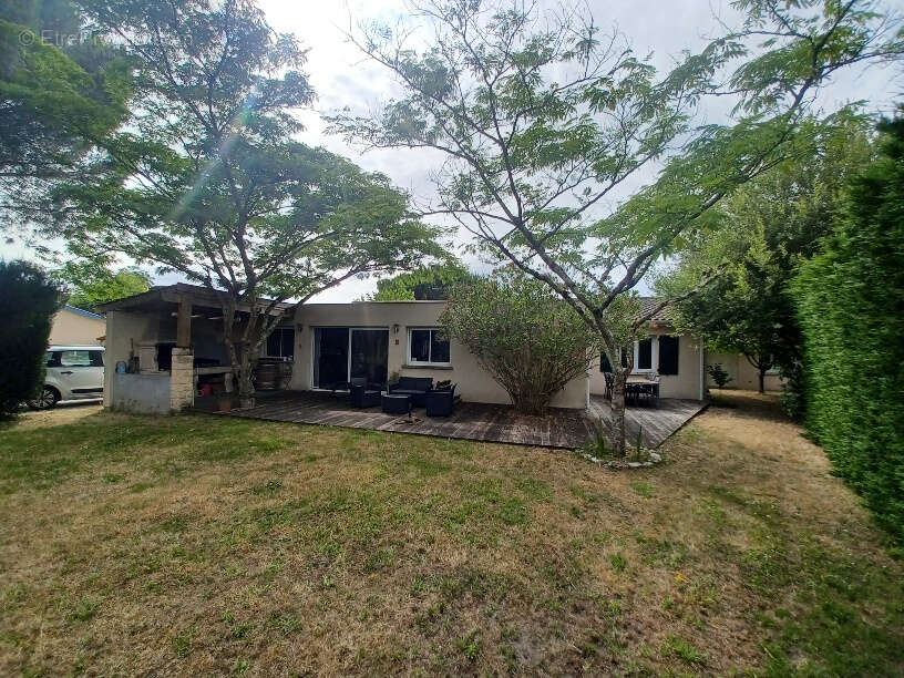 Maison à AMBARES-ET-LAGRAVE