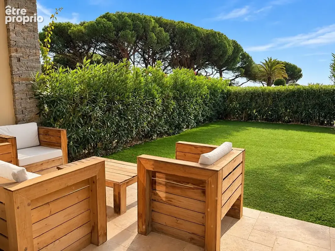 A vendre appartement residence bord de mer, 2 pieces en rez-de-jardin, parking prive aux issambres - photo 2