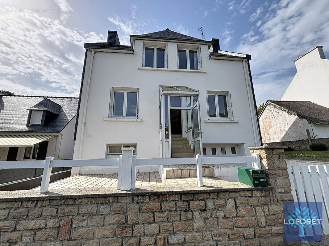 Maison à ELLIANT