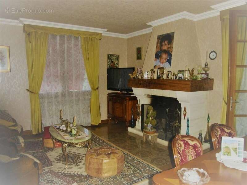 Maison à NOTRE-DAME-DE-SANILHAC