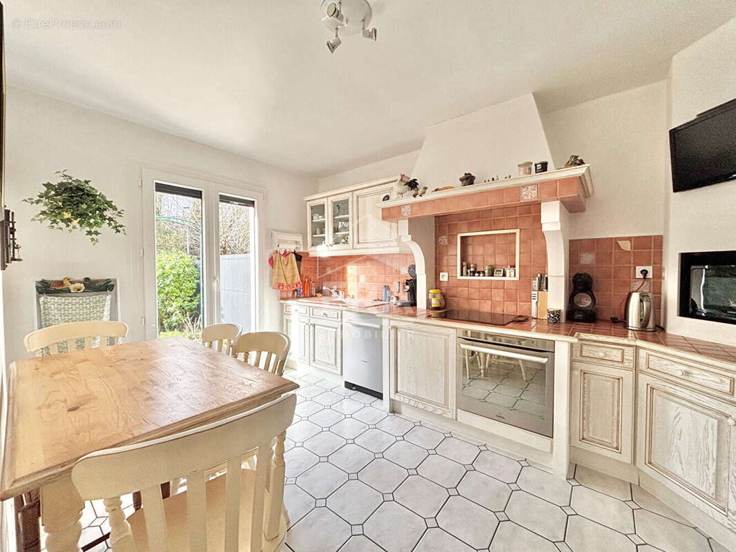 Maison à LA QUEUE-EN-BRIE