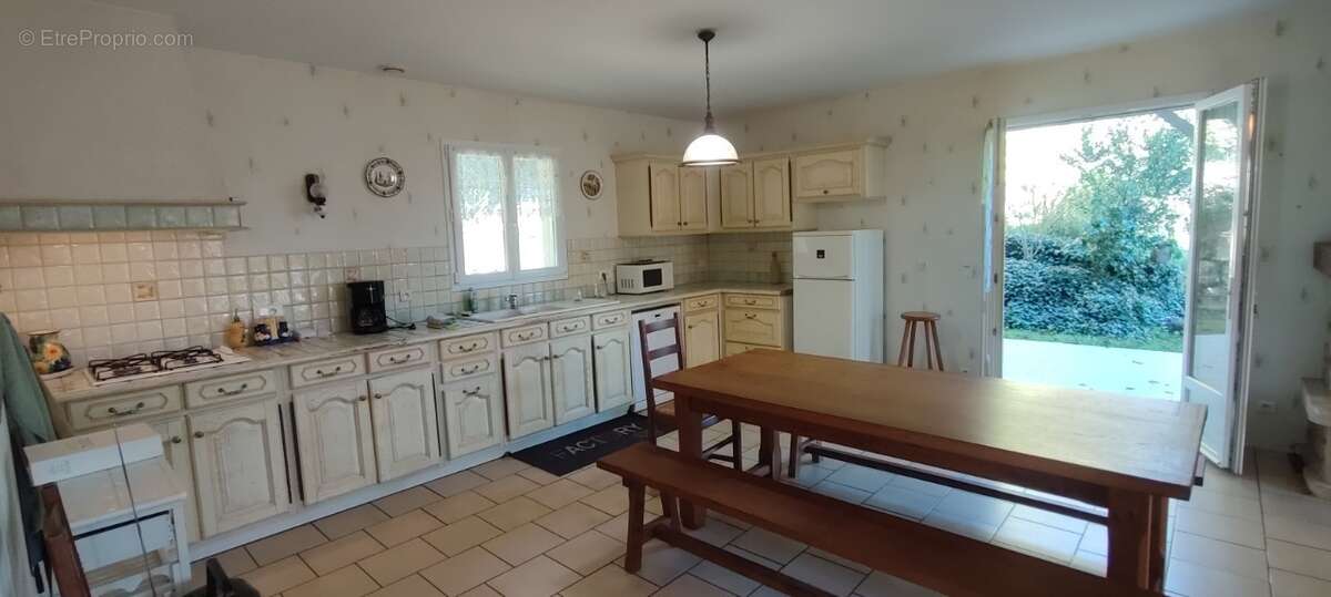 Maison à MAUZAC-ET-GRAND-CASTANG