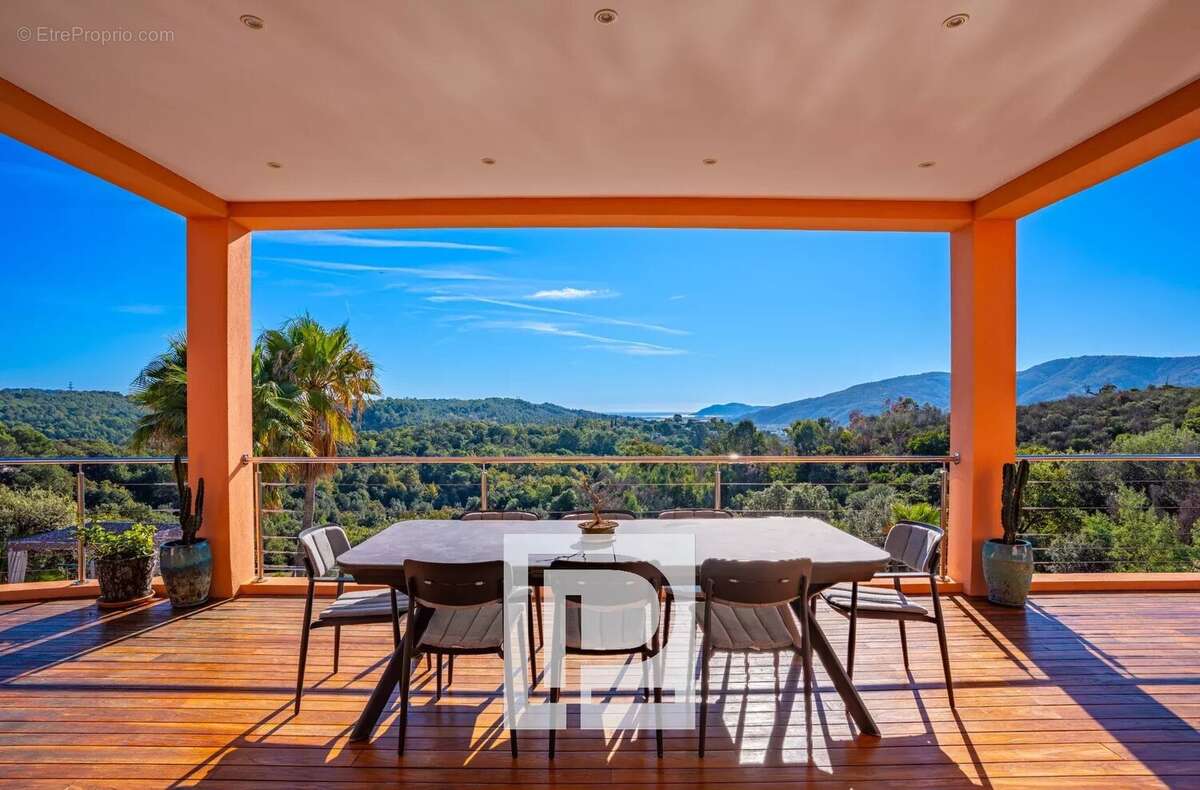 Maison à MANDELIEU-LA-NAPOULE