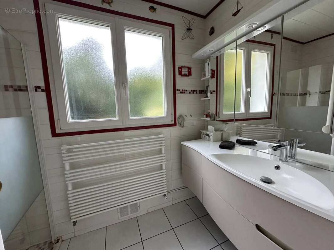 Maison à LE MESNIL-SAINT-DENIS