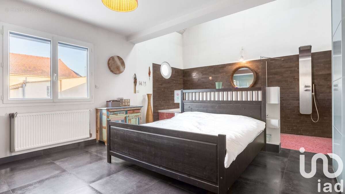 Maison 250 m² à Saint-Maur-Des-Fosses  - photo 9