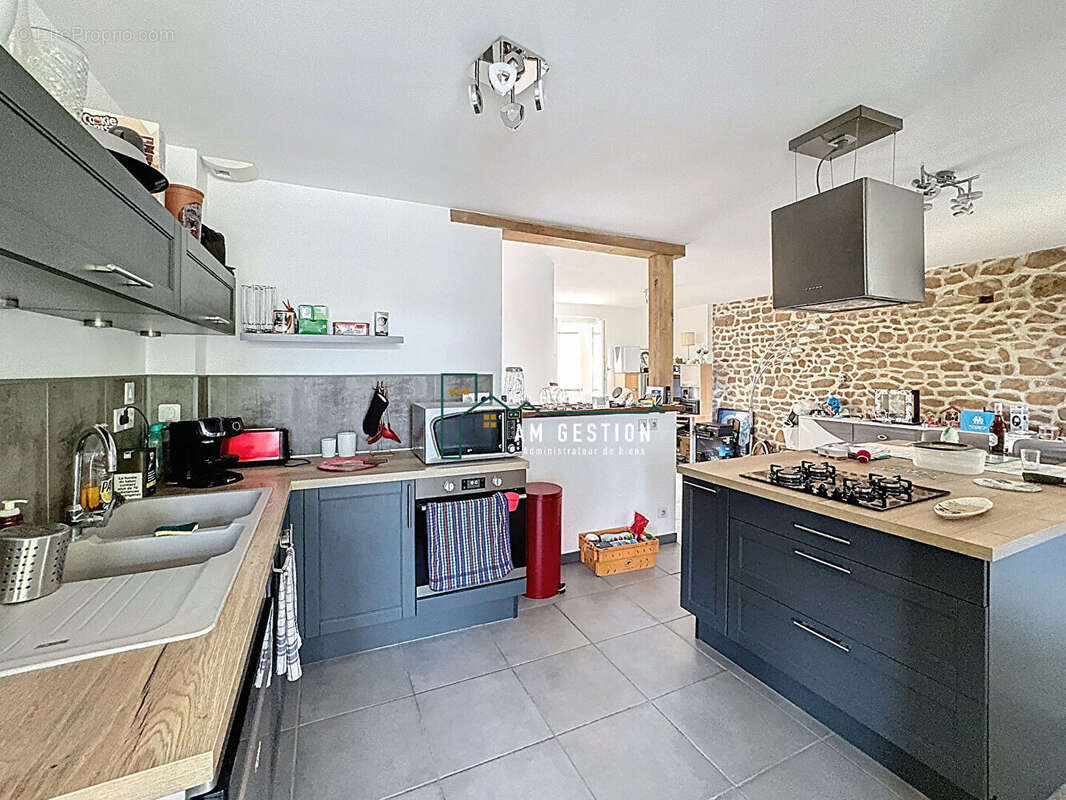 Maison à COMPREIGNAC